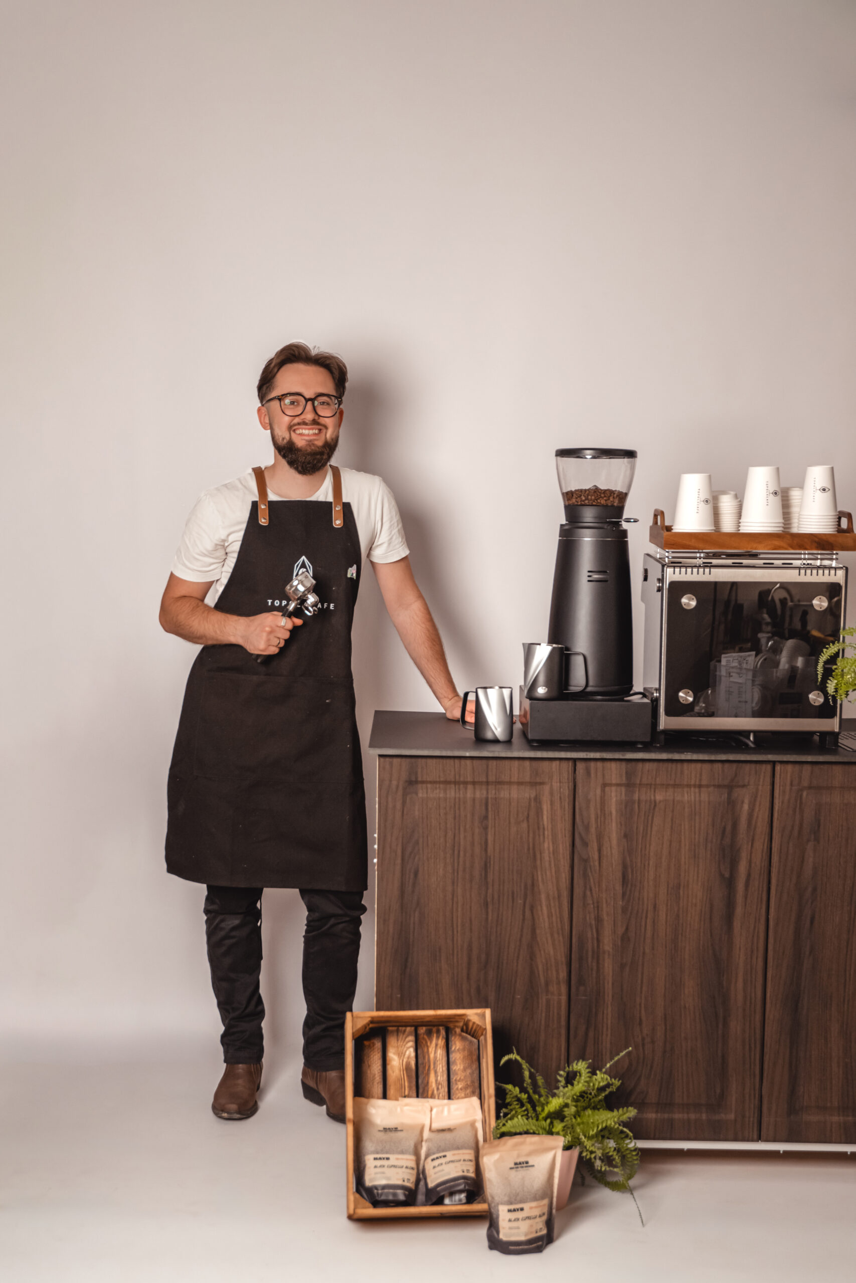 barista Topola cafe coffee cart na wesela I eventy, brązowy wózek kawowy, mobilna kawiarnia topola cafe